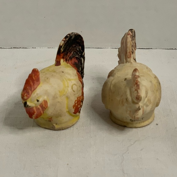 VINTAGE | Chalkware Chicken Salt & Pepper Shakers. - Picture 2 of 14